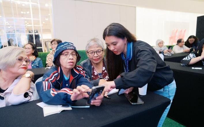 SM City Baguio Shares the Love of Learning Through AI, Connecting Generations in the Digital Age